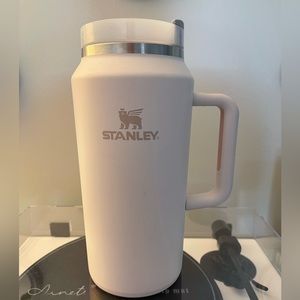 64 oz Stanley